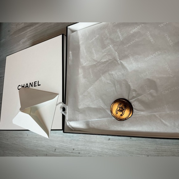 Chanel gift box - Picture 9 of 11
